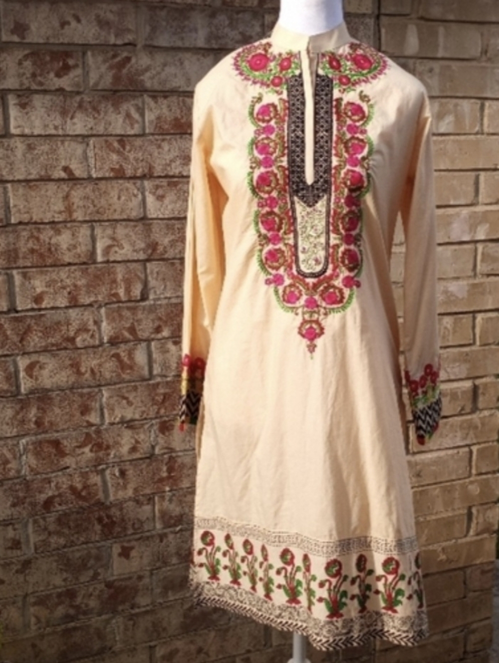 Thredz Cora Karta Beige Cambric Floral Embroidered Dress   Women Size Medium - Picture 2 of 16
